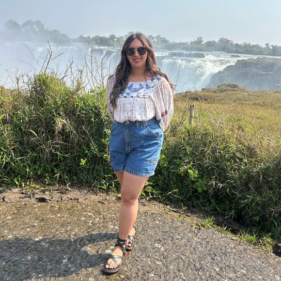 Meet your Posher, Ariella - Picture 1 of 1